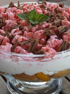 Una foto de Fantasía en rosa con chocolate con leche en rama