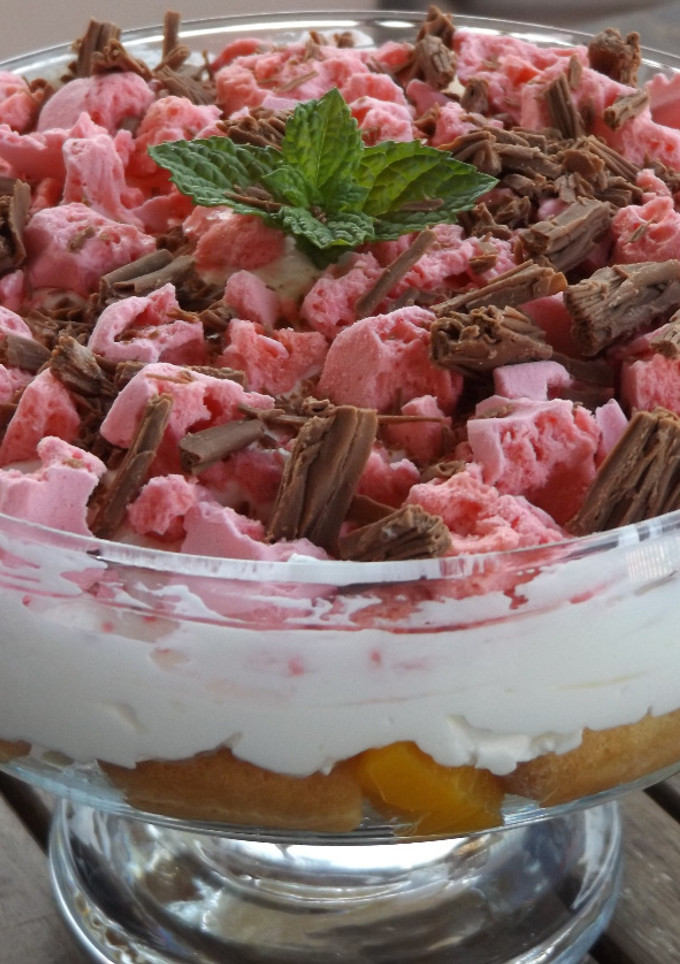 Una foto de Fantasía en rosa con chocolate con leche en rama