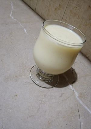 A picture of Mango Banana Smoothie.