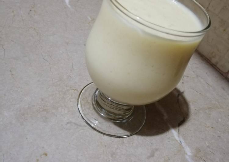 Simple Way to Prepare Homemade Mango Banana Smoothie