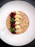 Risotto con cipolle rosse caramellate e scaglie di grana