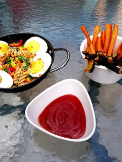 A picture of Veg Pasta with Egg and flavoured bacon bits carrot chips + Dip.