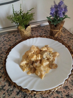 Una foto de Pollo al Strogonoff con champiñón en conserva