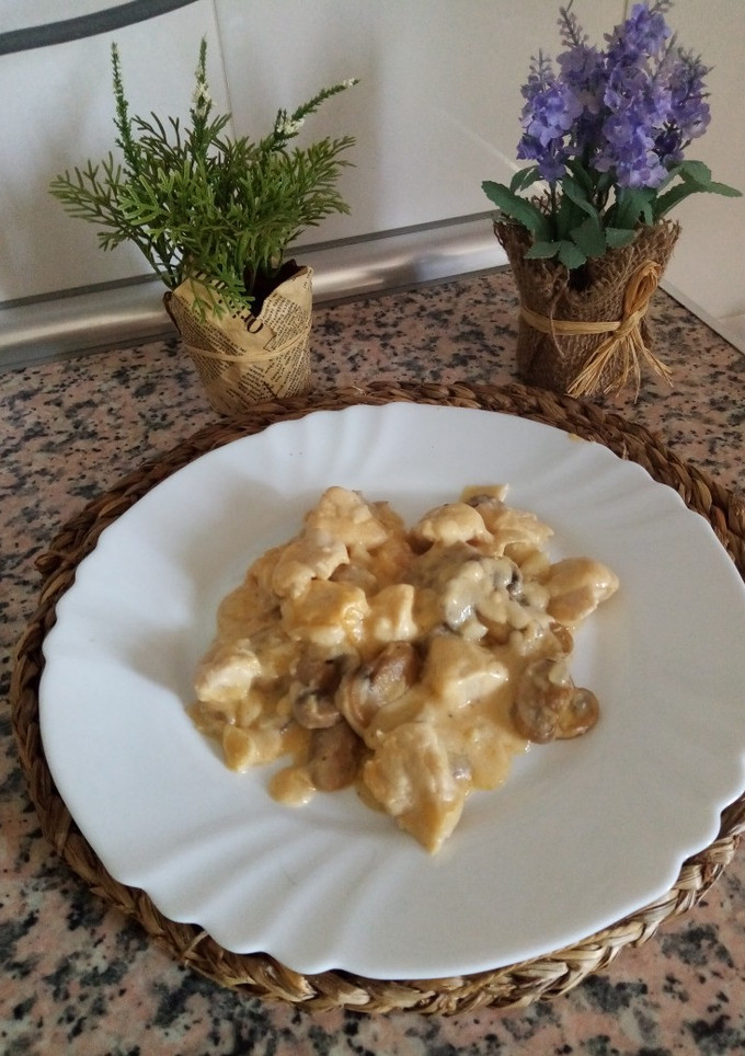 Una foto de Pollo al Strogonoff con champiñón en conserva