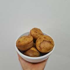 Una foto de Muffins integrales de banana y Dulce de leche 🍌