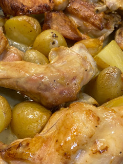 Una foto de Conejo al ajillo en horno 😋