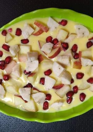 A picture of Fruit Custard.