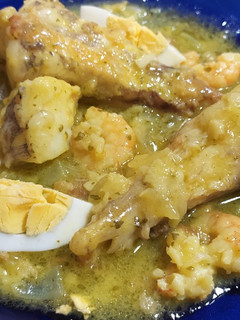 Una foto de Colas de rape en salsa con langostinos