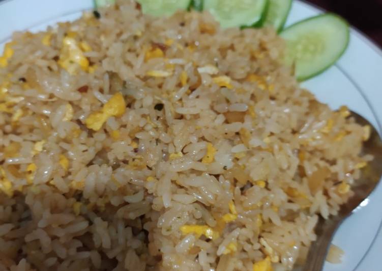 Cara Termudah Menyiapkan Nasi goreng spesial Super Enak