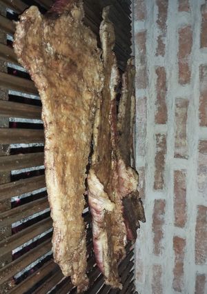 Una foto de Matambre sin sal con rejunte de morrón y cebollas