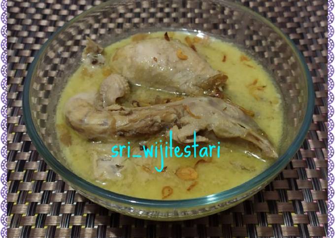 Opor ayam kuah putih