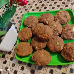 A picture of Urad dal pinni.