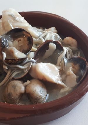 Foto principal de Pescada morena con almejas, gambas, gulas😋🤗