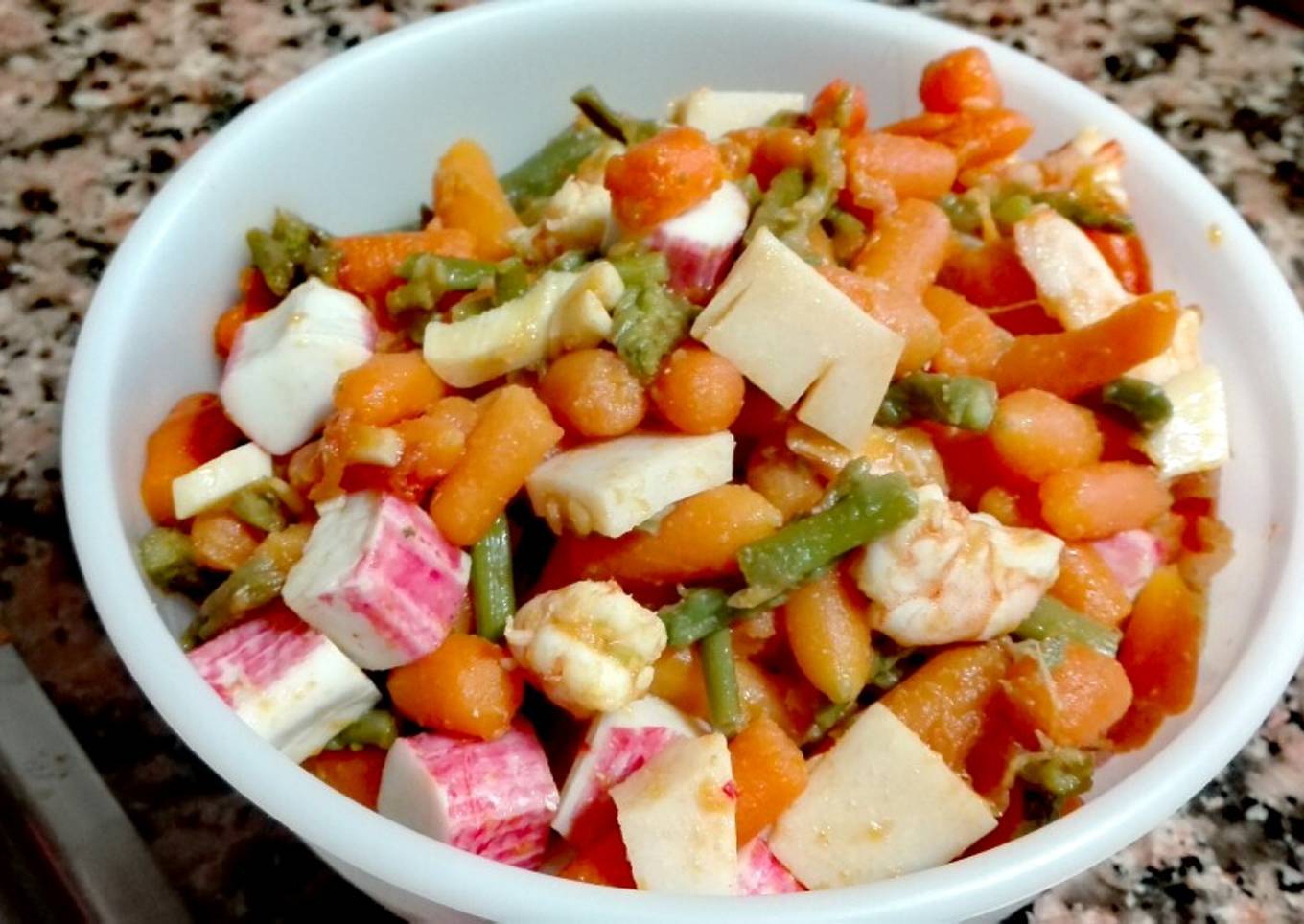 Espárragos y zanahorias al toque de tomate