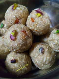 खसखस ड्राई फ्रूट्स लड्डू (khaskhas dry fruits ladoo recipe in Hindi) रेसिपी मुख्य फोटो