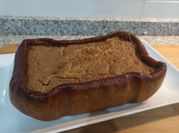 Una foto de pastel de plátano maduro