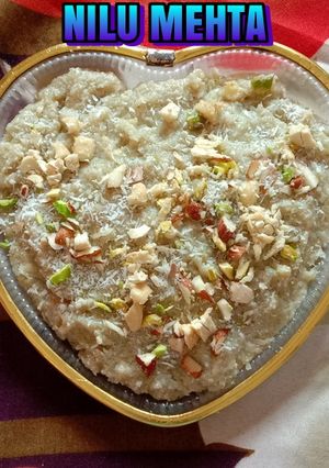 लौकी का हलवा (lauki ka halwa recipe in Hindi) रेसिपी मुख्य फोटो