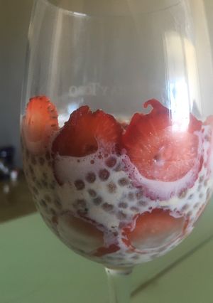 Una foto de Copa de chía y fresa para postre o desayuno ligero