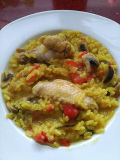Una foto de Arroz con verduras y pollo