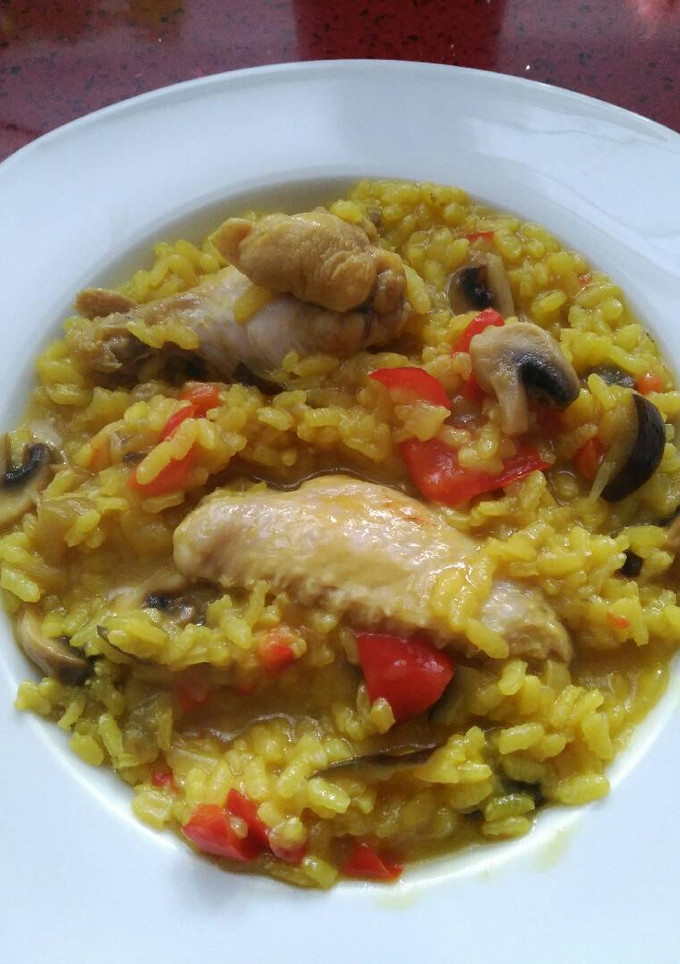 Una foto de Arroz con verduras y pollo