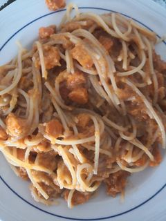 Una foto de Espaguetis con zanahoria y queso añejo