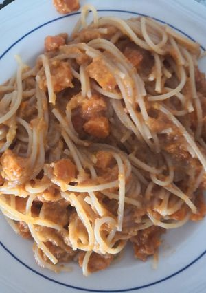 Una foto de Espaguetis con zanahoria y queso añejo