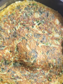 Una foto de Tortilla de espinaca y papas