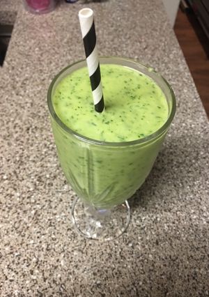 A picture of Avocado pineapple smoothie.