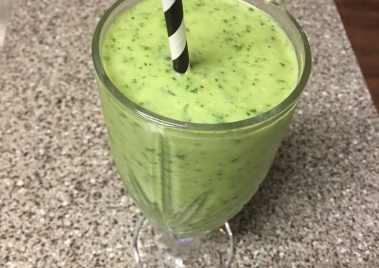 Recipe of Appetizing Avocado pineapple smoothie