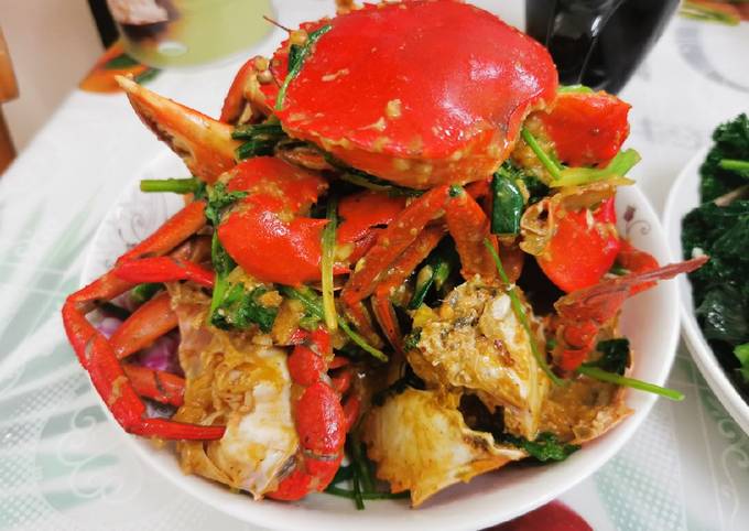 Kepiting bumbu kuning telur asin