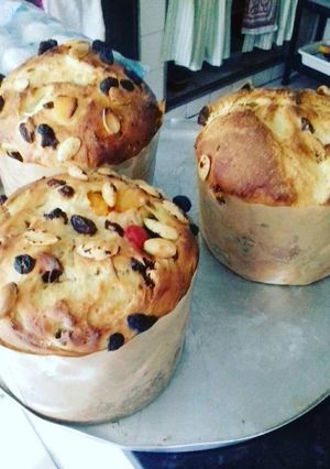 Foto de Panetone de chocolate, damasco, cereja, amêndoas e uvas passas