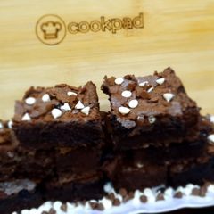 A picture of Triple chocolate brownie.