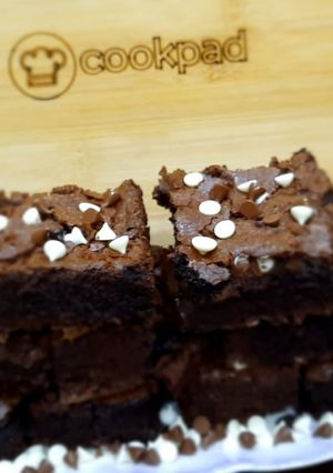 A picture of Triple chocolate brownie.