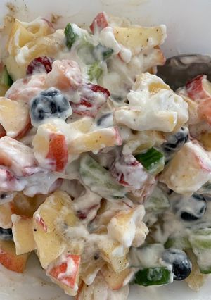મિક્સ ફ્રૂટ વેજીટેબલ સલાડ (Mix Fruit Vegetable Salad Recipe In Gujarati) રેસીપી મુખ્ય ફોટો