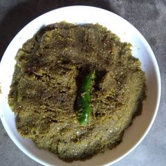 A picture of Lauer khosha bata(bottle gourd peel paste).