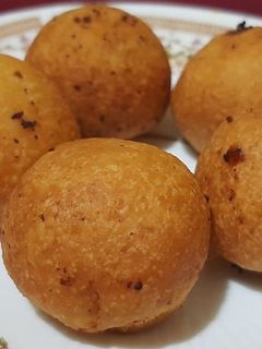 कचोरी (kachori recipe in marathi) रेसिपी चे मुख्य फोटो