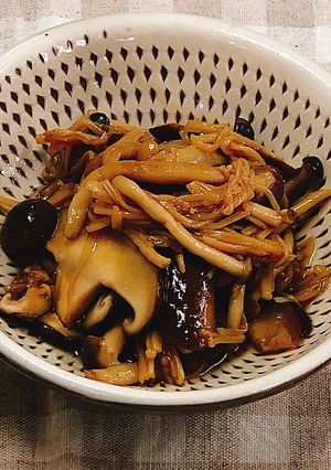 菇菇佃煮(きのこの佃煮) 的食譜成品照片