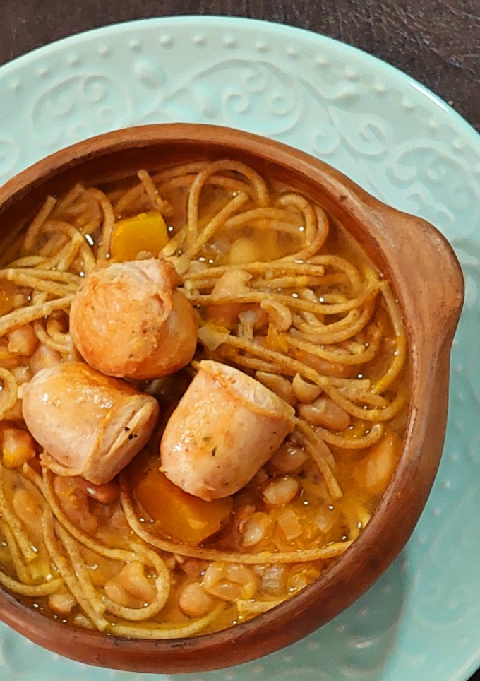 Una foto de Porotos con Riendas