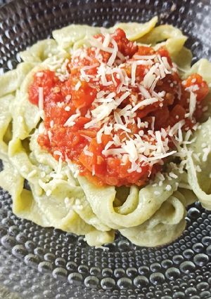Une photo de Pâtes maison aux brocolis et sa Sauce Bolognaise
