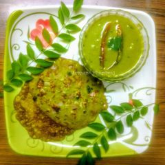 Oats Soya Spinach Chilla with Green Nariyal Chutney A picture of Oats Soya Spinach Chilla with Green Nariyal Chutney.