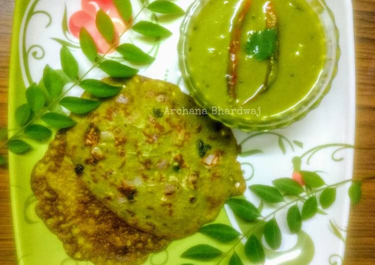 Recipe of Super Quick Homemade Oats Soya Spinach Chilla with Green Nariyal Chutney