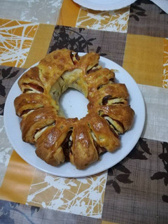 Una foto de Rosca rellena de ibéricos y queso