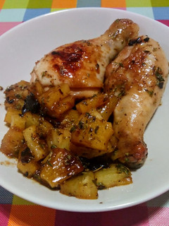 Una foto de Pollo con piña y un toque picante