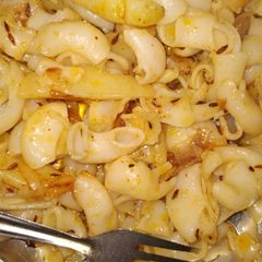 A picture of Macaroni.