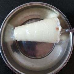 A picture of Mawa candy.