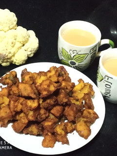 फूल गोभी के पकौड़े (phool gobi ke pakode recipe in Hindi) रेसिपी मुख्य फोटो