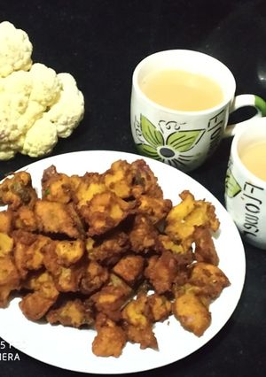 फूल गोभी के पकौड़े (phool gobi ke pakode recipe in Hindi) रेसिपी मुख्य फोटो