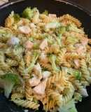 Fusilli con pollo y brócoli