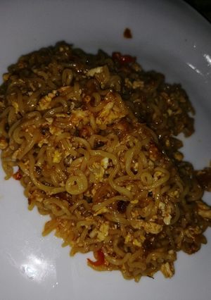 Foto resep Indomie goreng nyemek pedes