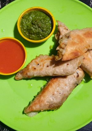 સ્પ્રિંગ રોલ (Spring Roll Recipe In Gujarati) રેસીપી મુખ્ય ફોટો